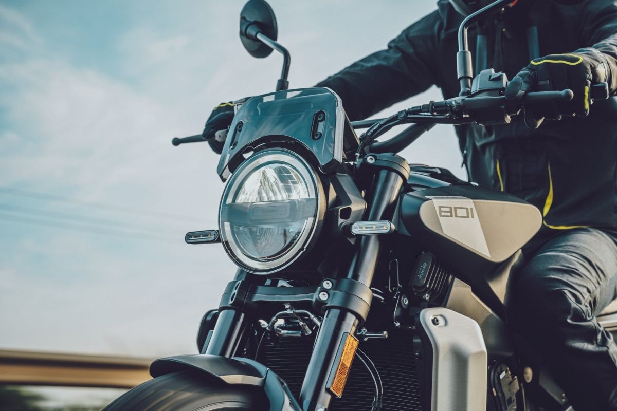 Husqvarna Svartpilen 801: una modern classic con gli anabolizzanti +VIDEO+